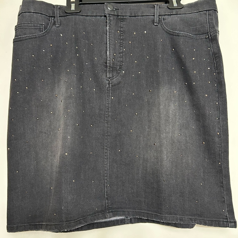 G By Giuliana Blacklabel
Embellished Ecochic Denim Pencil
Skirt SZ 18, NWOT